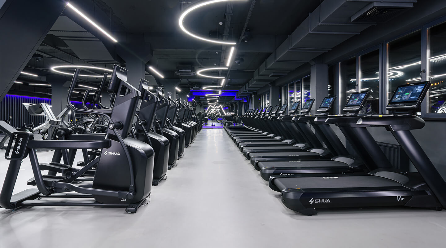 Kommercielt fitnesscenter med SHUA-udstyr